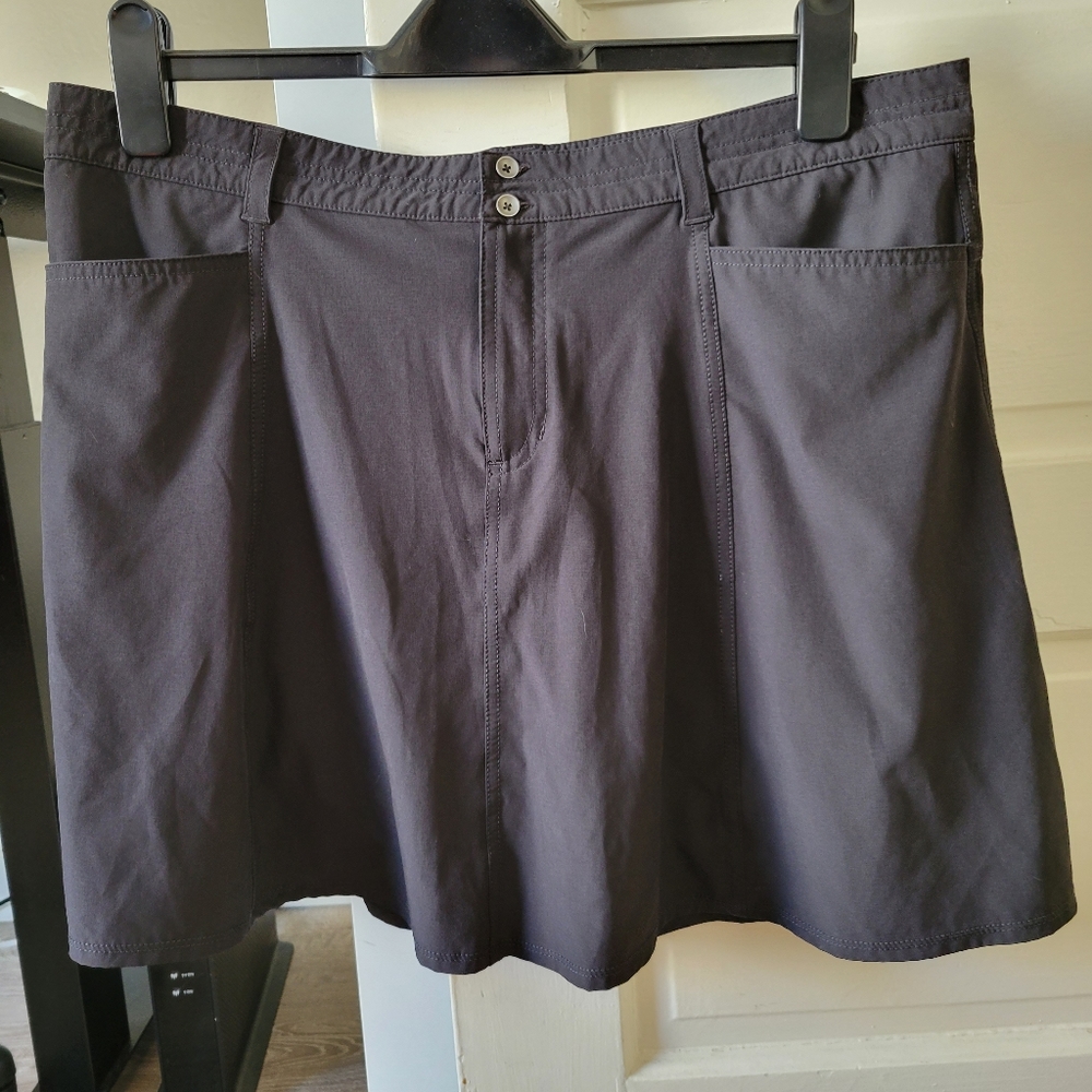 Eddie Bauer size 14 black skort